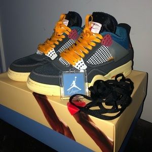 size 10M jordan union 4’s off noir